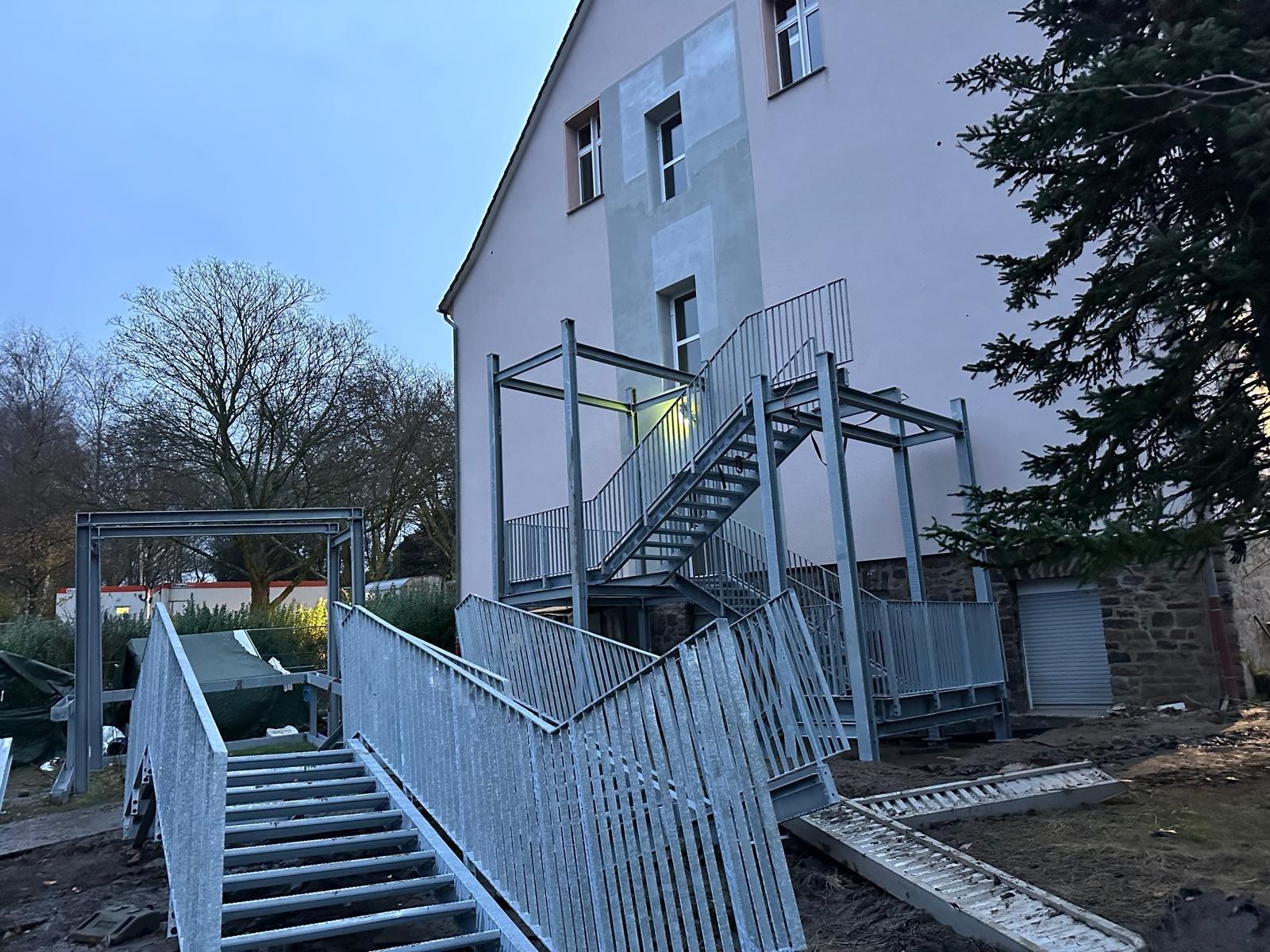 Peter-Ustinov-Schule Fluchttreppe_3