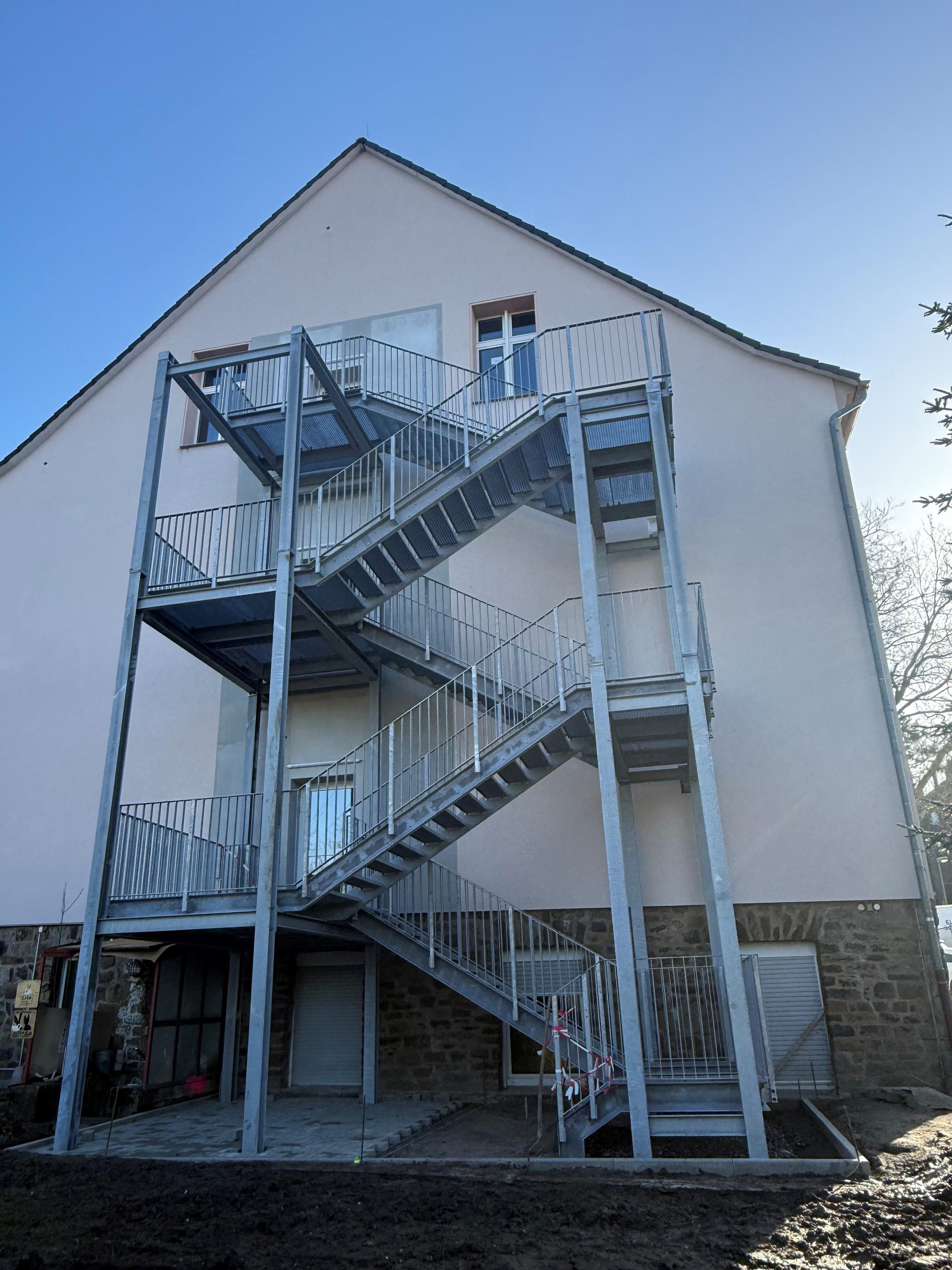 1_Peter Ustinov Schule Fluchttreppe